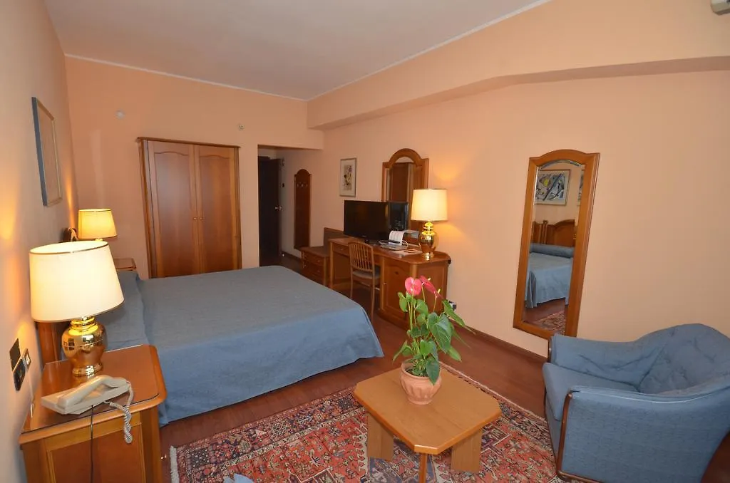 Garden Hotel Сан-Джованни-ла- Пунт Гостевой дом