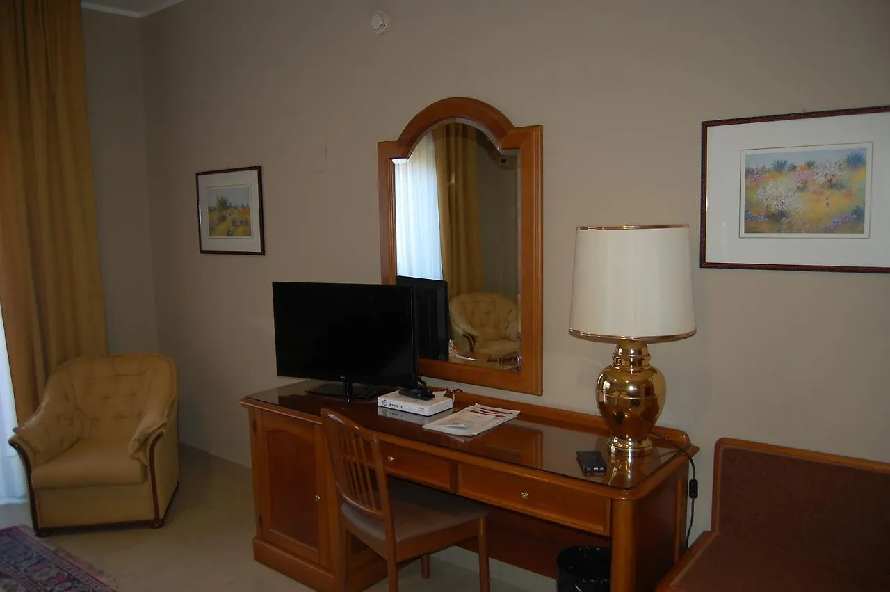 Garden Hotel Сан-Джованни-ла- Пунт 4*,  Италия