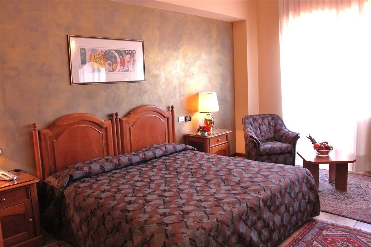 Garden Hotel Сан-Джованни-ла- Пунт 4*,