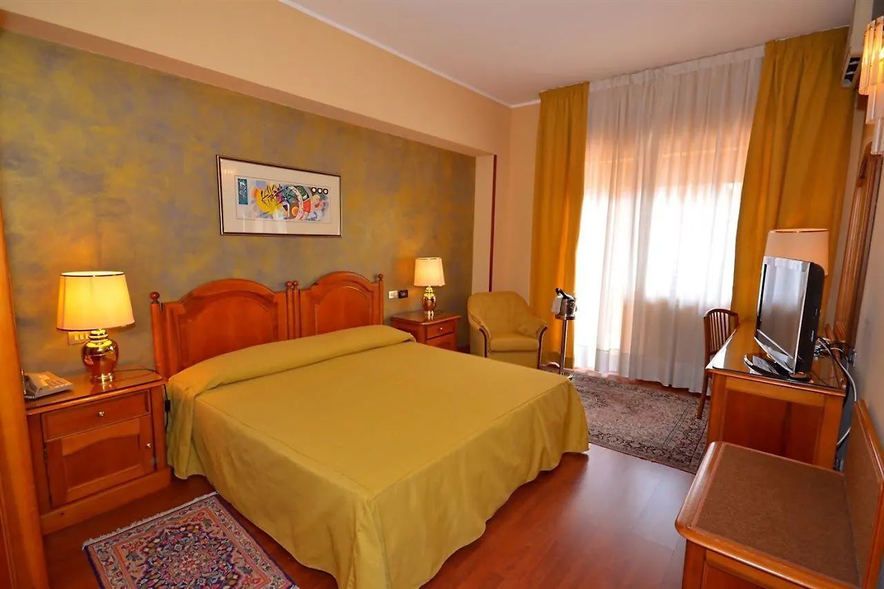 Garden Hotel Сан-Джованни-ла- Пунт 4*,  Италия